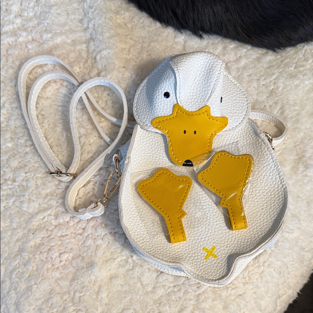 Cute Duck-Shaped White and Yellow Crossbody Bag NWOT